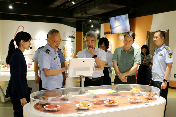 局党组成员、副局长李国伟率队到深圳市食品药品科普教育基地调研.jpg